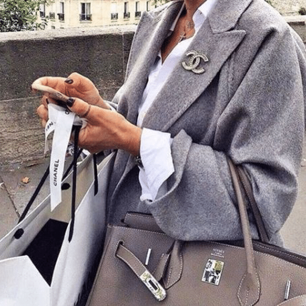 Najmodniejsze dodatki – broszki Chanel