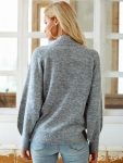 Melanżowy szary sweter z perełkami na przodzie 1