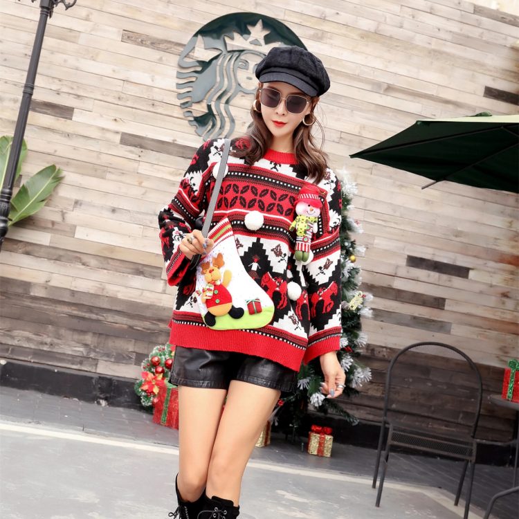Kolorowy damski sweter świąteczny z aksamitną skarpetą w formie schowku