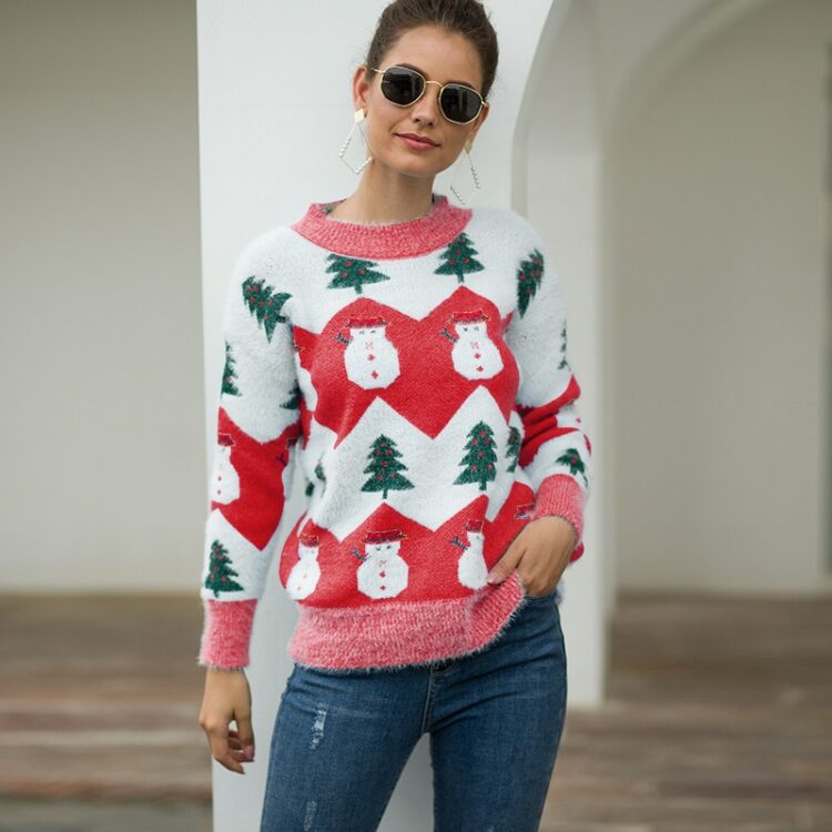 Beżowo biały damski świąteczny sweter z motywem bałwana i choinki 3