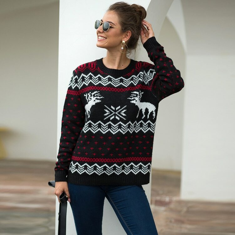 Damski sweter świąteczny biały w czerwone renifery i wzory świąteczne 3
