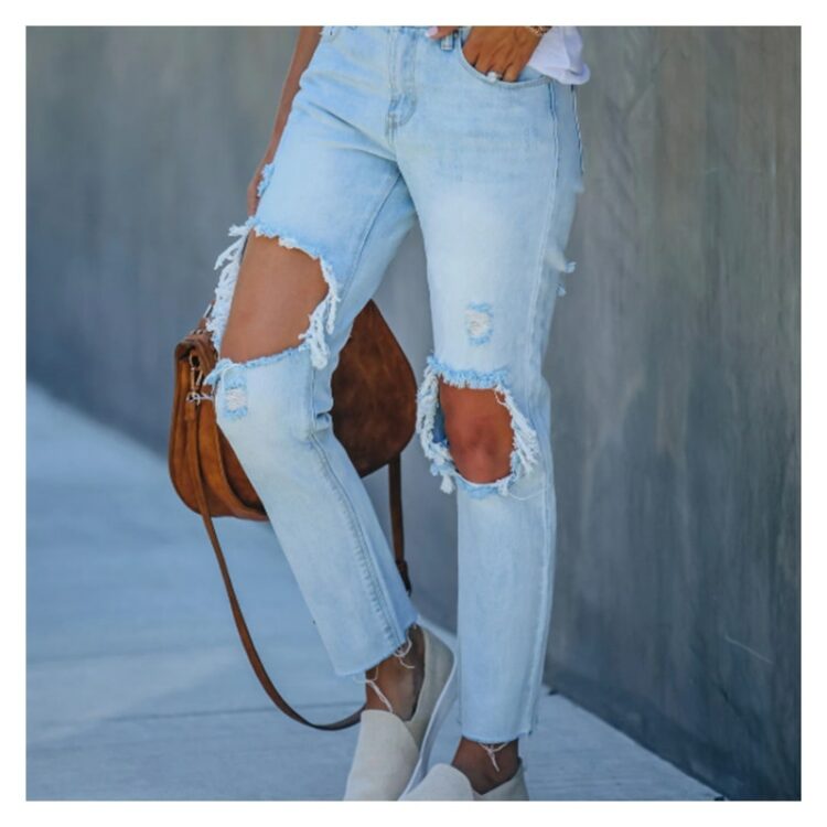 Jeansy spodnie z dużymi dziurami damskie w kolorze jasny denim 3