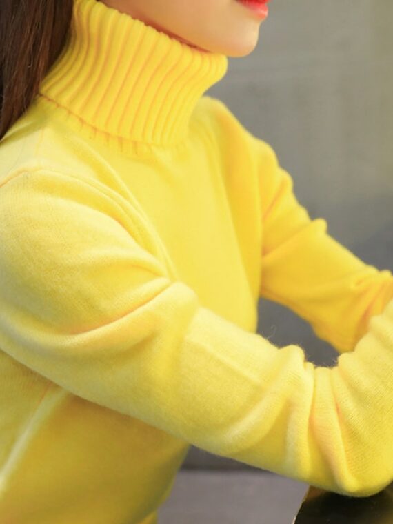 Klasyczny żółty sweter z golfem w stylu klasycznym z ściągaczami