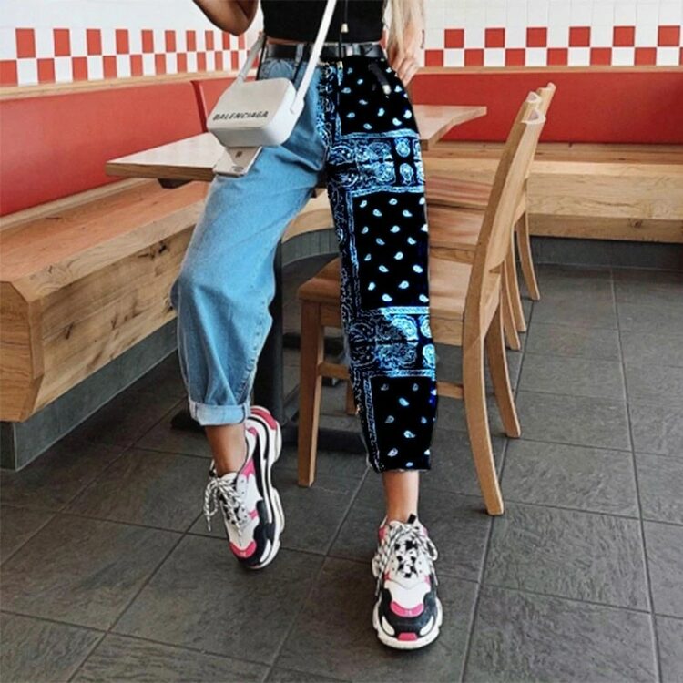 Slouchy jeansy damskie z różnym drukowaniem na nogawkach i wyższym stanem