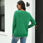 Zielony sweter świąteczny damski z aplikacją renifera tani dzianinowy 2