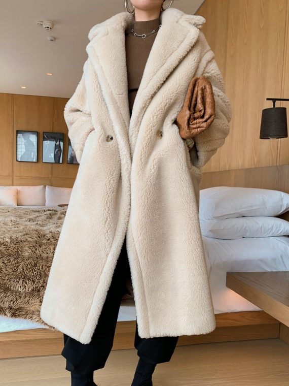 Obszerny kremowy płaszcz wełniany zimowy z wełny z alpaki