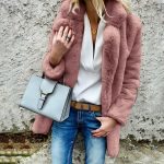 Puszysty jasno różowy płaszcz ze sztucznego futra 1