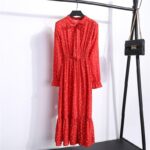 Midi sukienka czerwona z wiązaniem pod szyją do pracy