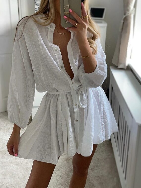 Biała sukienka z tkaniny teksturowanej w stylu koszulowym