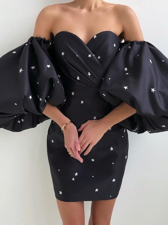 Czarna sukienka z baloniastym rękawem w białe gwiazdki