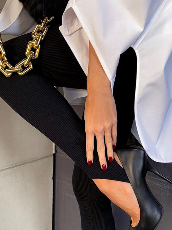 Eleganckie legginsy prążkowane z zapiętkiem dla kobiet czarne