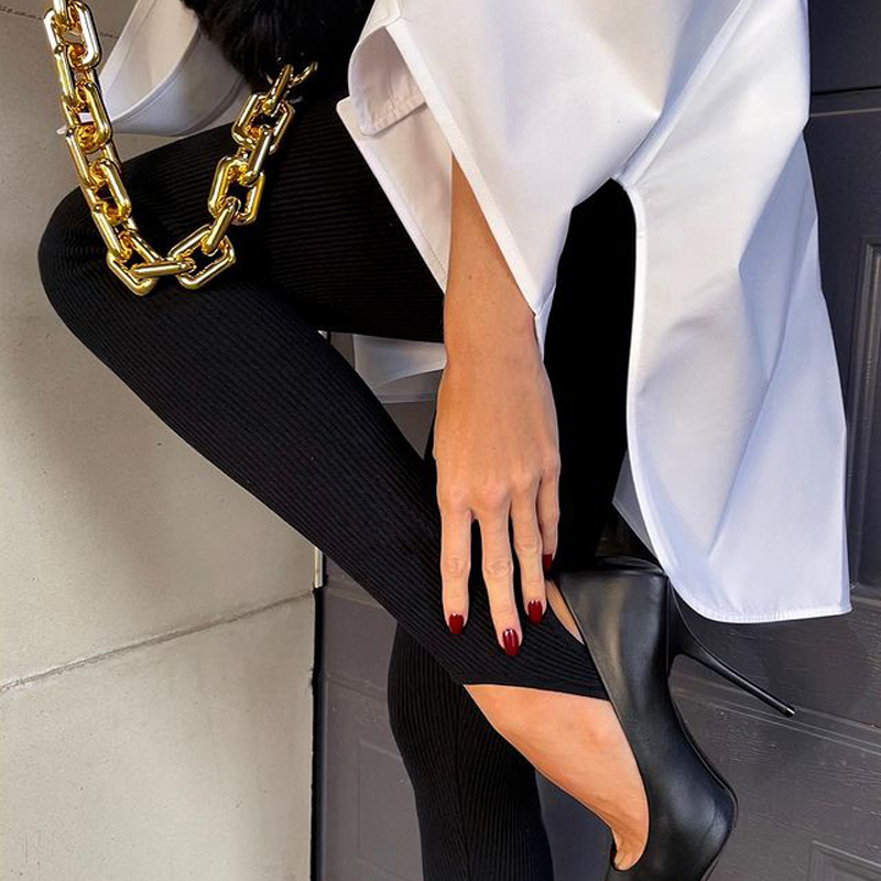 Eleganckie legginsy prążkowane z zapiętkiem dla kobiet czarne